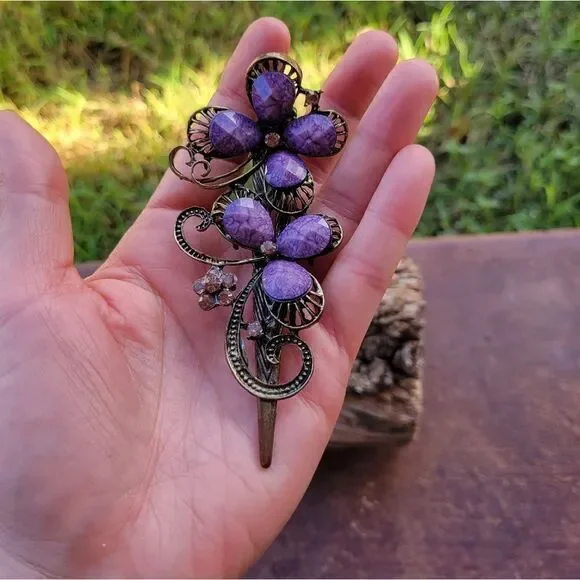 Beautiful Vintage inspired Purple hair accessory - Picture 8 of 15
